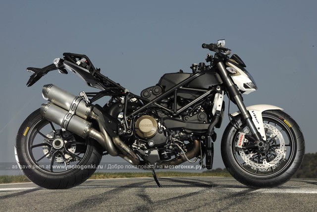 Хитросплетения патрубков выхлопной системы напоминают спящего питона?