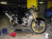 смена масла в моторе спортбайка