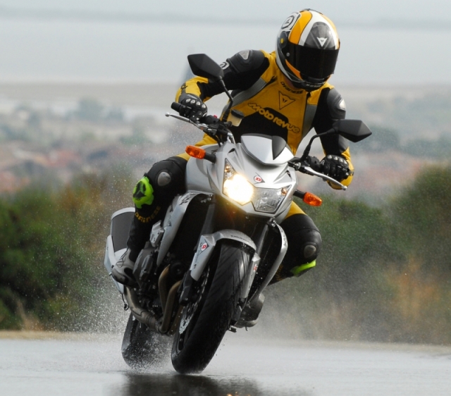 Тест-драйв: Осень? Ищем лучшие покрышки для езды под дождем