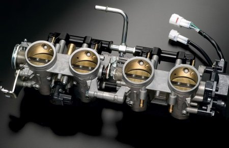 Топливная рампа в сборе с дроссельными патрубками и форсунками. Suzuki Hayabusa 2008. Топливная рампа в сборе с дроссельными патрубками и форсунками. Suzuki Hayabusa 2008.