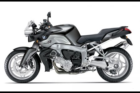 BMW K1200R 2008, обратите внимание на сильный наклон цилиндров вперед