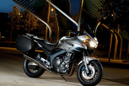 Yamaha TDM900 2008, 2 цилиндра в ряд, чередование вспышек через 270 градусов